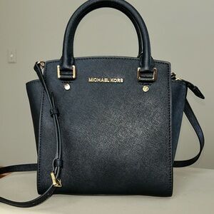 MICHAEL KORS SELMA LARGE MESSENGER GENUINE LEATHER BLACK GOLD HARDWARE